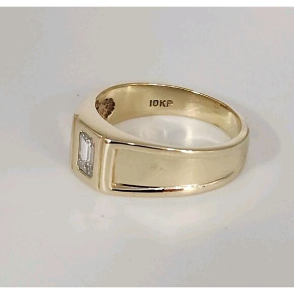 10k Yellow Gold Bold Ring with baguette Diamond Stone Size 8 - Picture 2 of 8